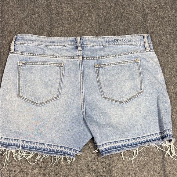Vigoss Light Wash Denim Shorts - Picture 6 of 7